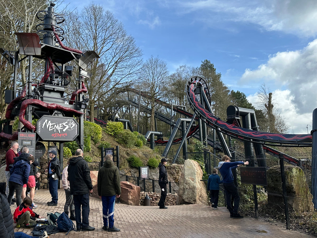 Real photograph of Nemesis Reborn at Alton Towers Resort (Cz98, CC0)