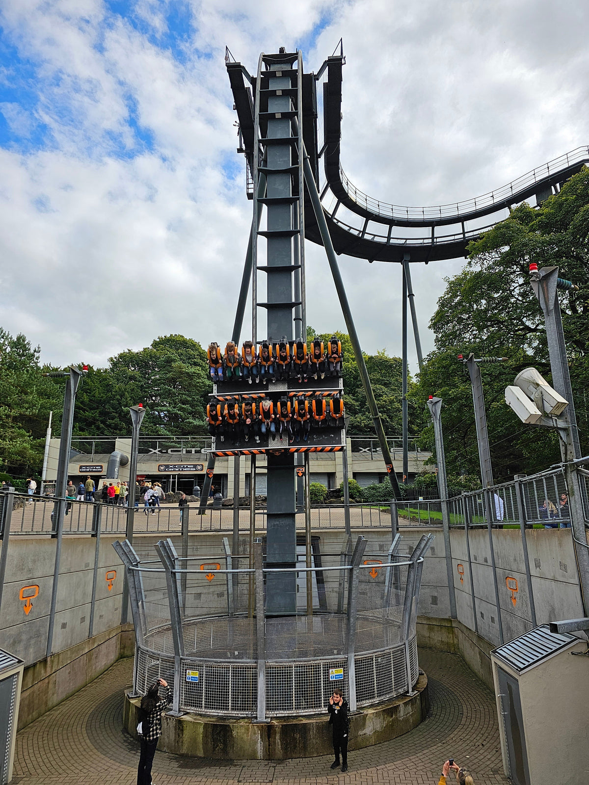 Oblivion rollercoaster at Alton Towers, an eligible ride in the Unlimited Digital Photos product; licensed ground-level photo by Thu Ya Win CC BY-SA 4.0