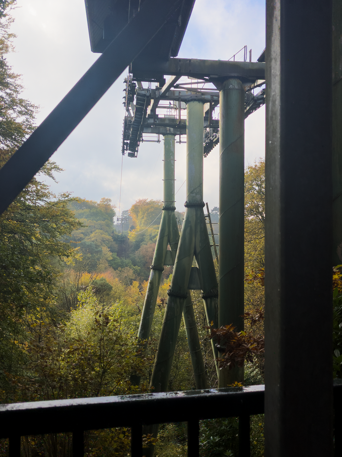 Skyride at Alton Towers, an accessible means of travel subject to ride operation, photographed by Suntooooth under CC BY-SA 4.0