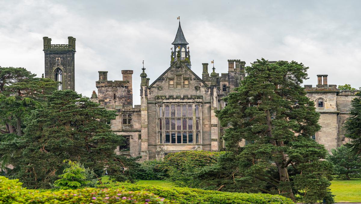 Can You Ride at Alton Towers With a Cast, Air Boot, or Splint? The Full Guide