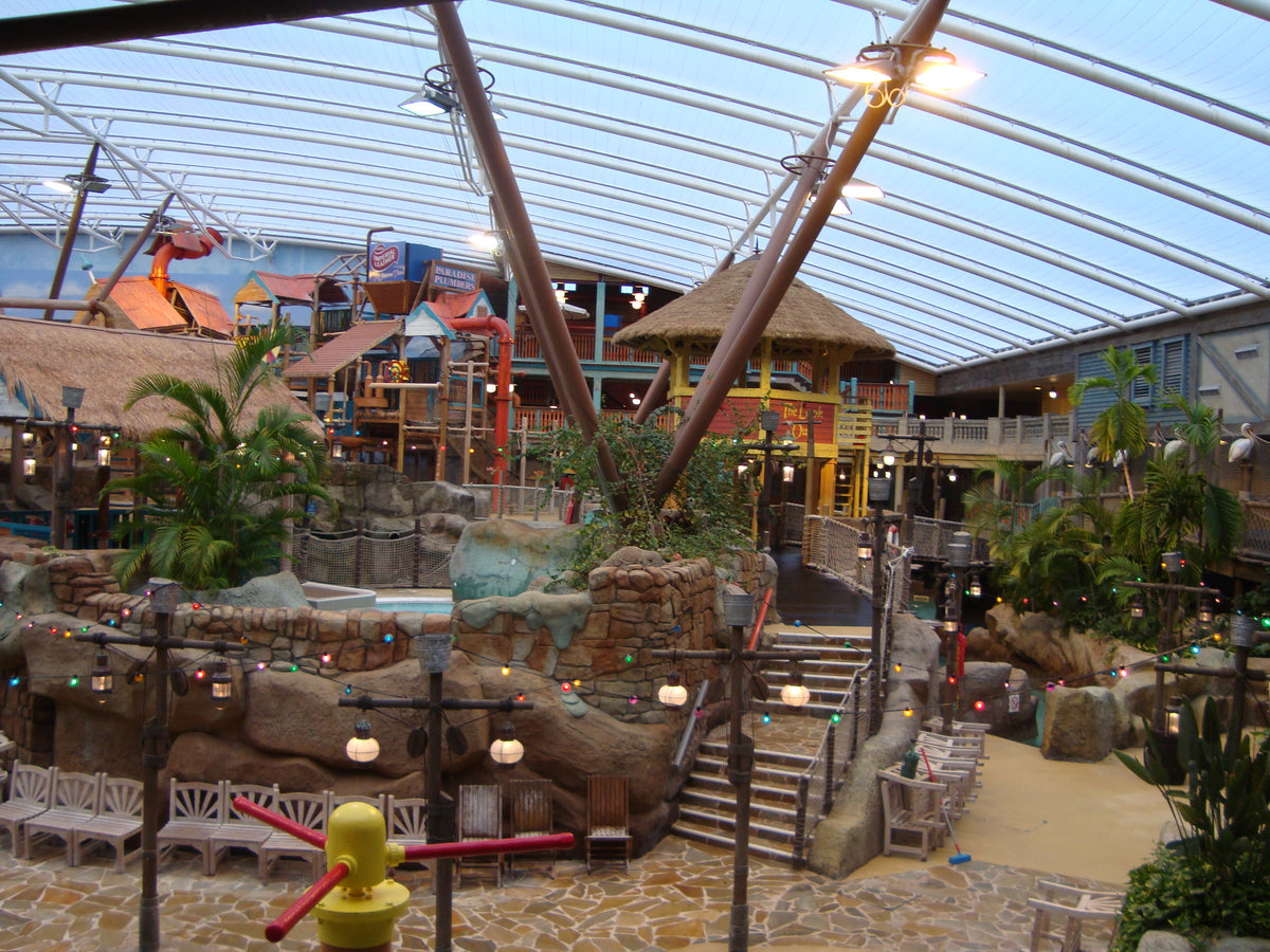 Historic photograph of the Alton Towers Waterpark pools by Andrewmc123, public domain; not representative of current operations.